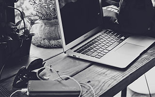 意甲德比蒙羞！假摔庆祝VS冬奥传奇，意大利足球丢的不止是一场胜利